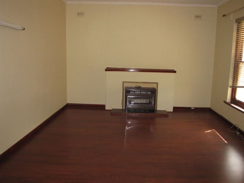 18 Main Street, Beverley SA 5009