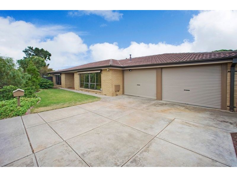 19 Nambour Crescent, West Lakes Shore SA 5020