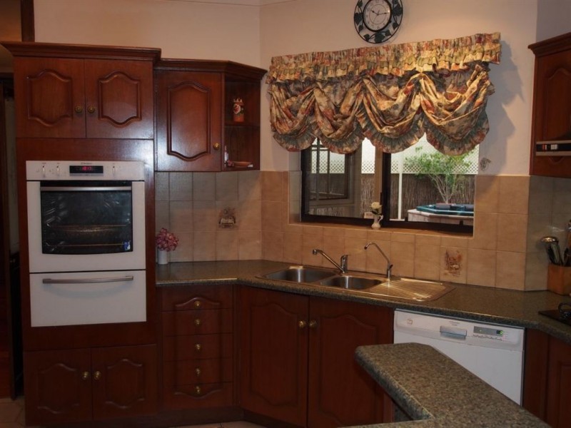 12 Settlers Drive, West Lakes SA 5021