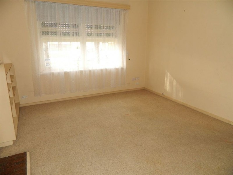 15 Russ Ave, Seaton SA 5023