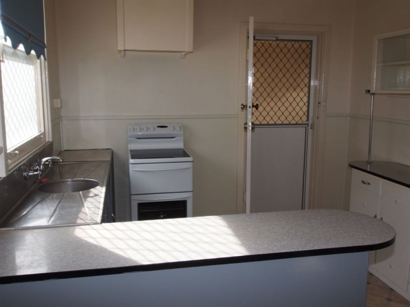 8 Fourth Avenue, Woodville Gardens SA 5012