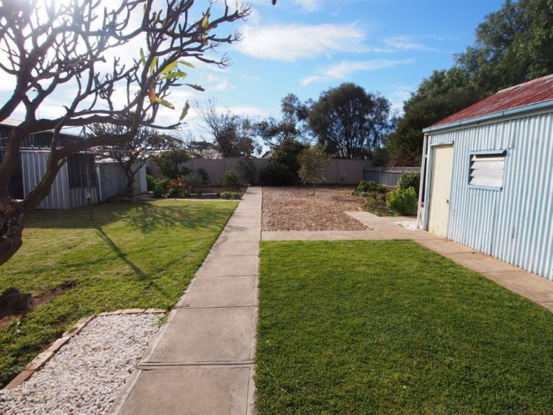 8 Fourth Avenue, Woodville Gardens SA 5012