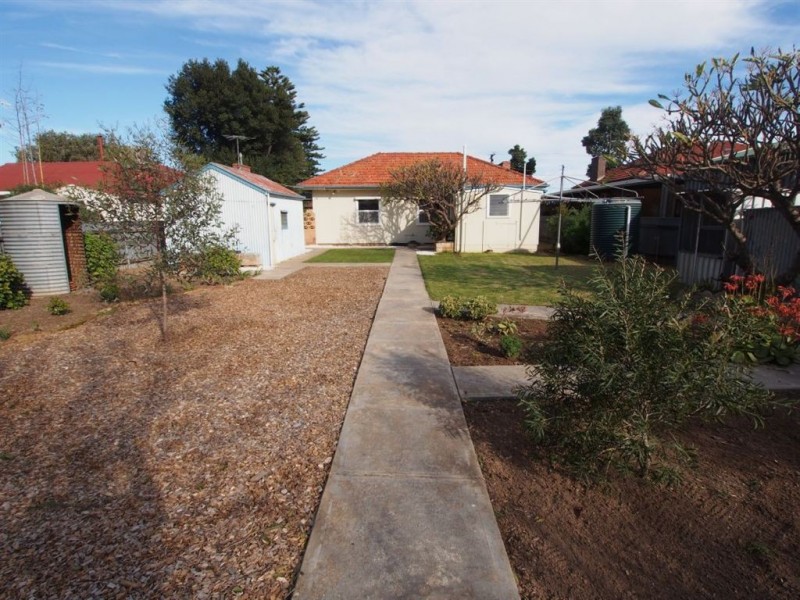 8 Fourth Avenue, Woodville Gardens SA 5012