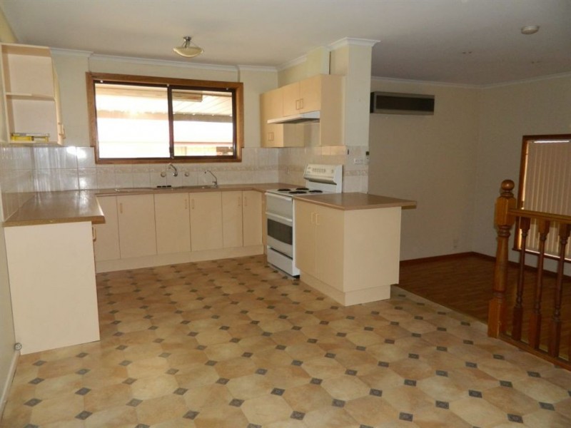 10 Dundee Road, Modbury SA 5092