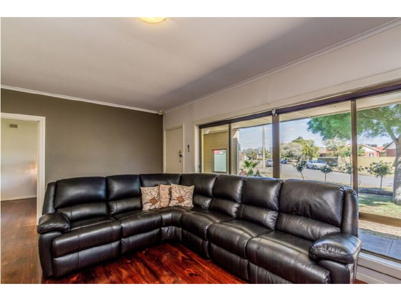 11 Barnes Cresent, Parafield Gardens SA 5107