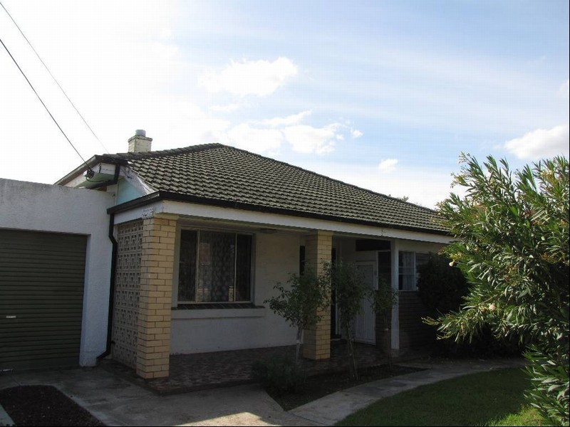 18 Glenlossie, Woodville South SA 5011