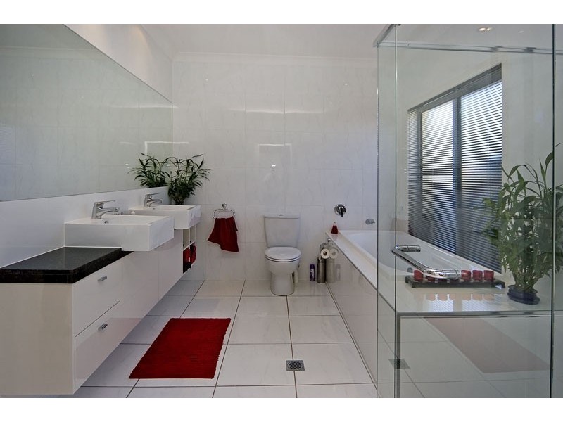 Hope Island QLD 4212