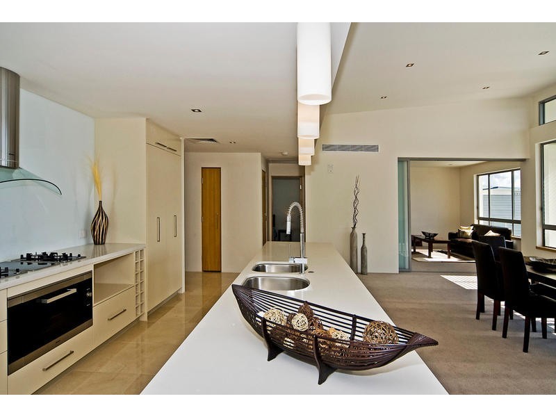 242/3 Pendraat Parade, Hope Island QLD 4212