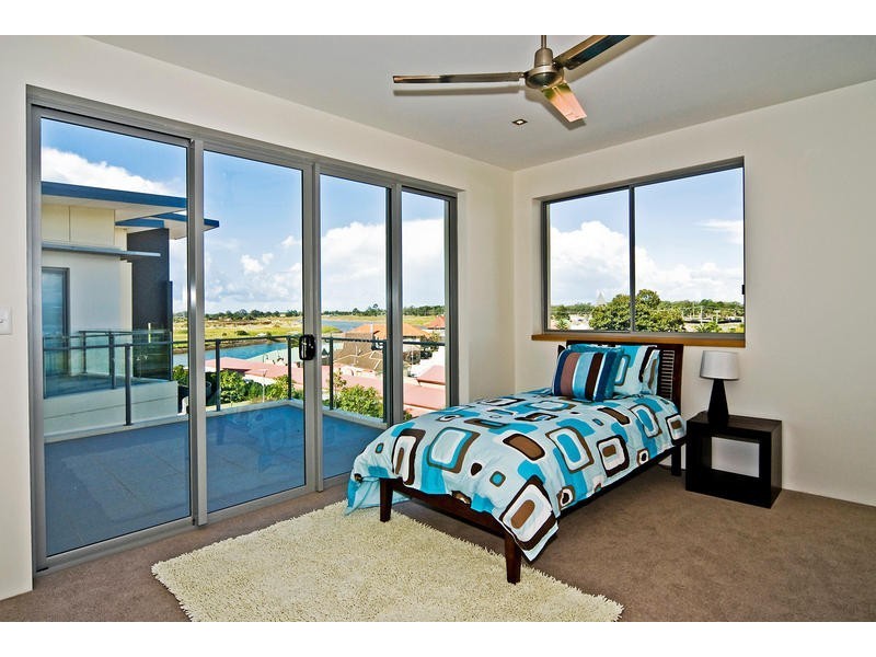 242/3 Pendraat Parade, Hope Island QLD 4212