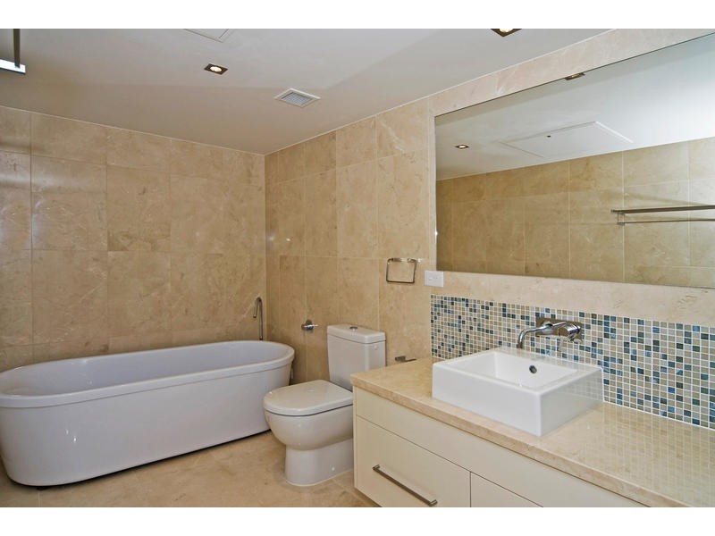 242/3 Pendraat Parade, Hope Island QLD 4212