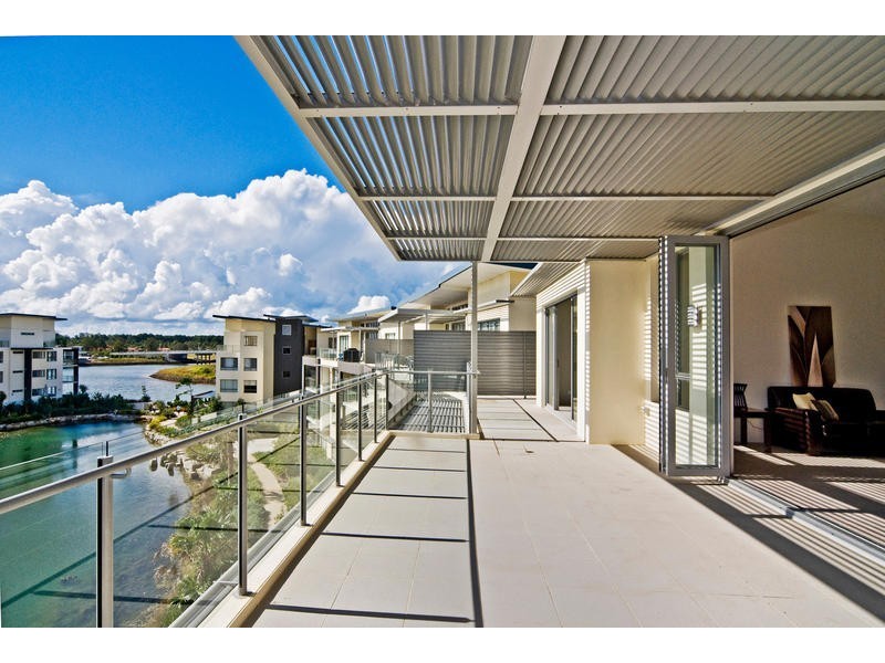 242/3 Pendraat Parade, Hope Island QLD 4212