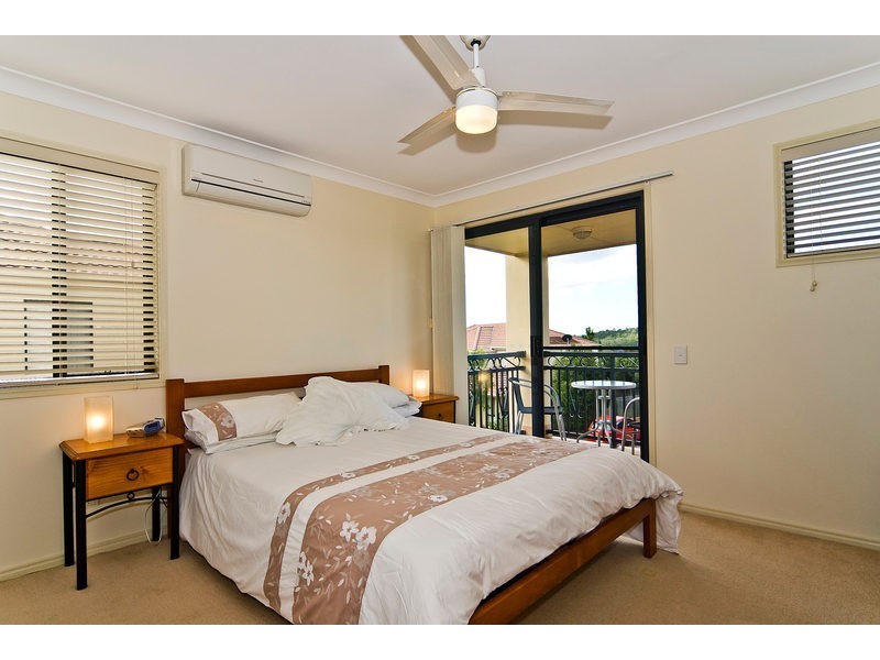 10/1 Hervey Street, Pacific Pines QLD 4211