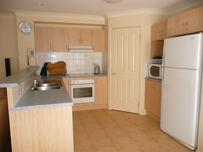 1/32 Abalone Ave, Paradise Point QLD 4216