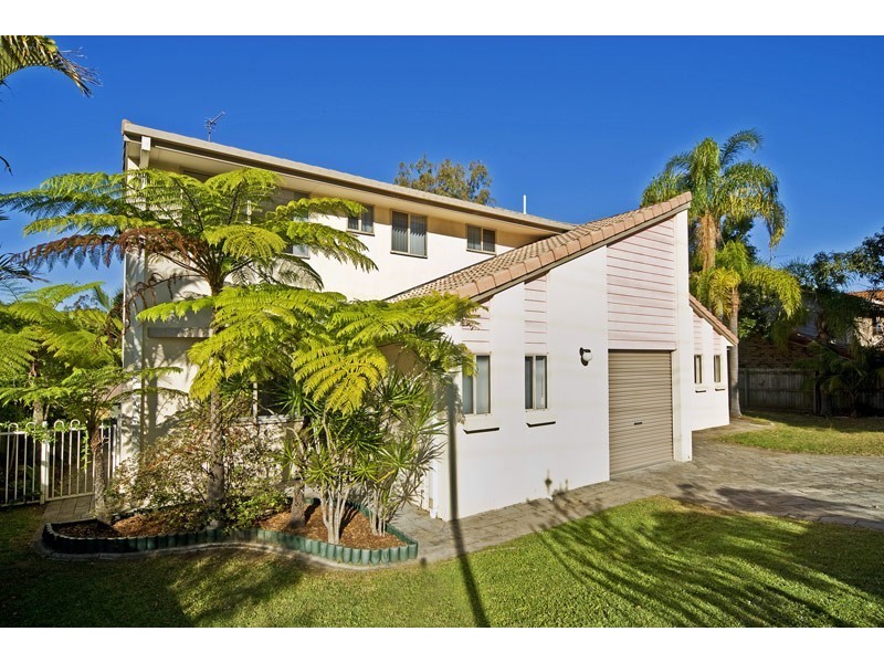 2/477 Pine Ridge Road, Runaway Bay QLD 4216