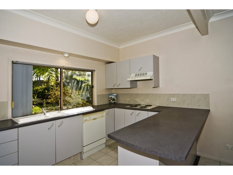 2/477 Pine Ridge Road, Runaway Bay QLD 4216
