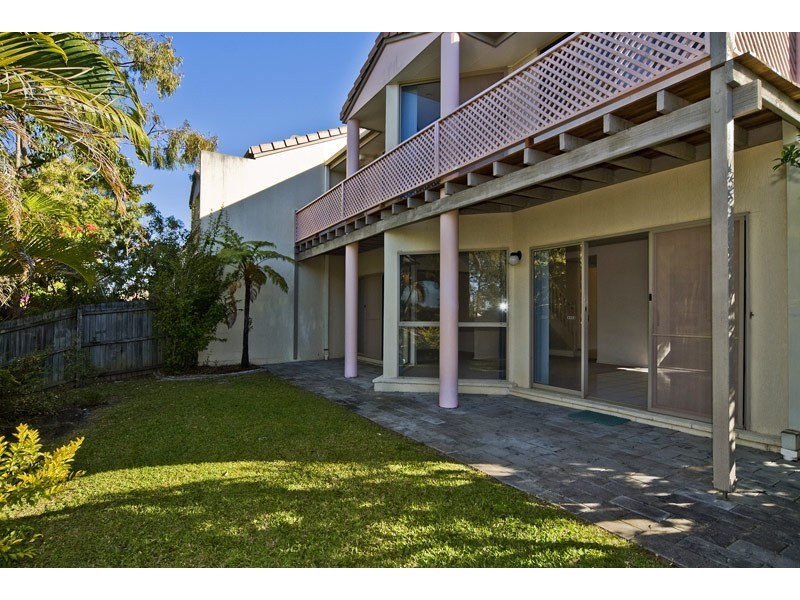 2/477 Pine Ridge Road, Runaway Bay QLD 4216
