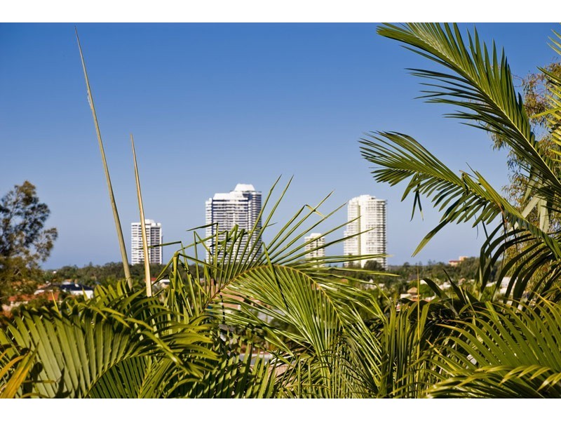 2/477 Pine Ridge Road, Runaway Bay QLD 4216