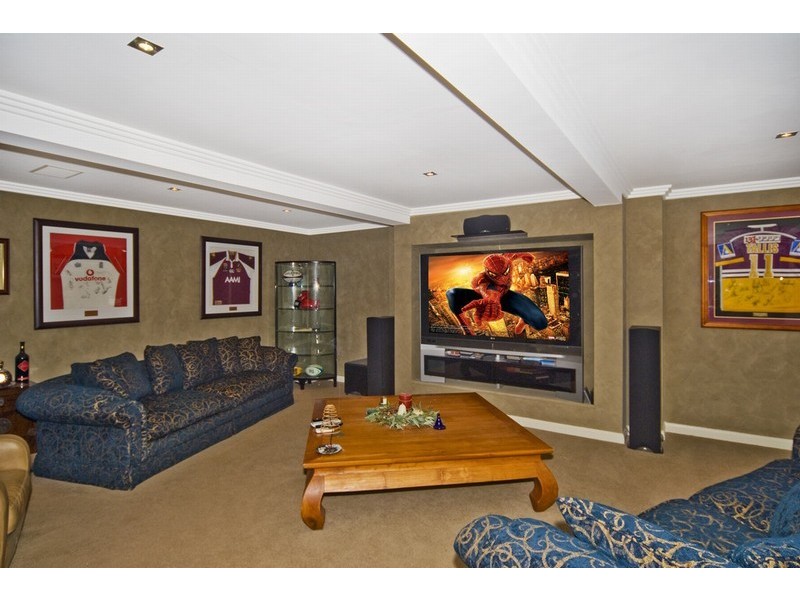 12 Hansford Road, Coombabah QLD 4216