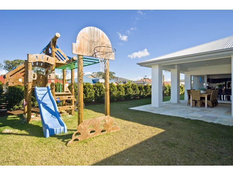 8 Biscay, Runaway Bay QLD 4216