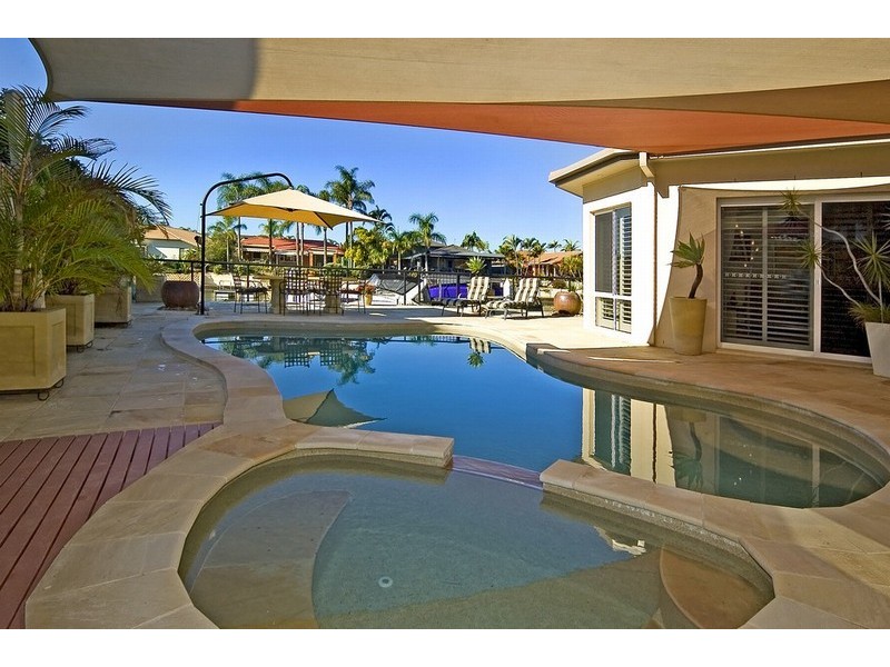 153 Pebble Beach Drive, Runaway Bay QLD 4216