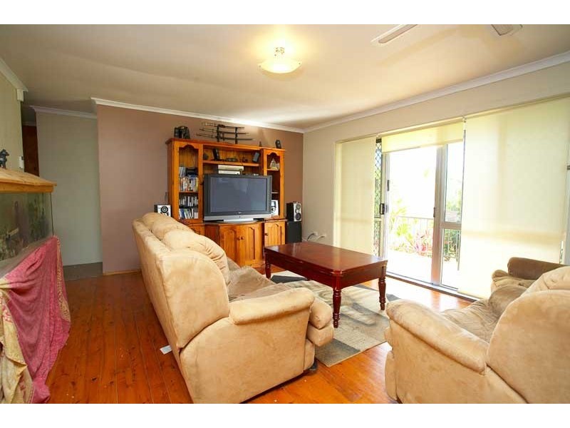 4 Warana Ave, Southport QLD 4215