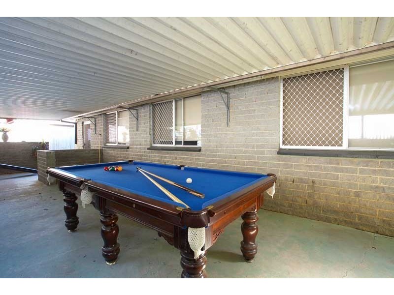 4 Warana Ave, Southport QLD 4215