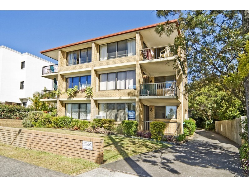2/4 Broad Street, Labrador QLD 4215