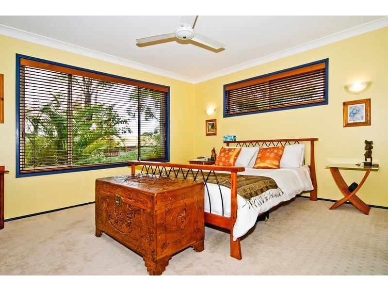 11 Bathurst Court, Helensvale QLD 4212
