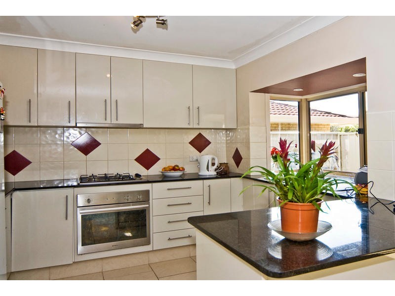 49 Poinsettia Avenue, Hollywell QLD 4216