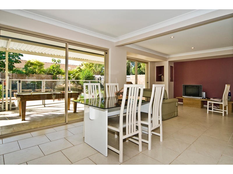 49 Poinsettia Avenue, Hollywell QLD 4216