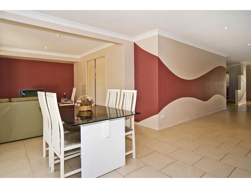 49 Poinsettia Avenue, Hollywell QLD 4216