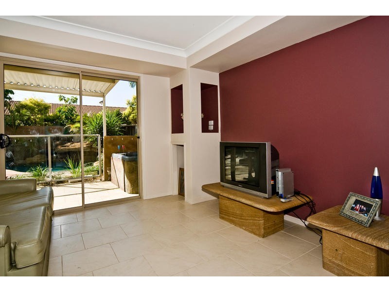 49 Poinsettia Avenue, Hollywell QLD 4216