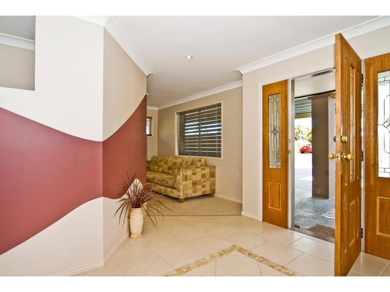 49 Poinsettia Avenue, Hollywell QLD 4216