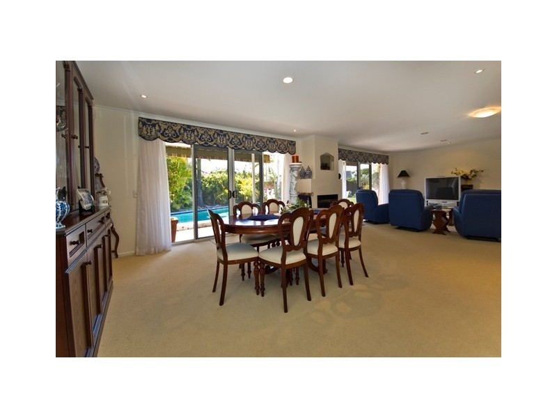 11 Daru Avenue, Runaway Bay QLD 4216