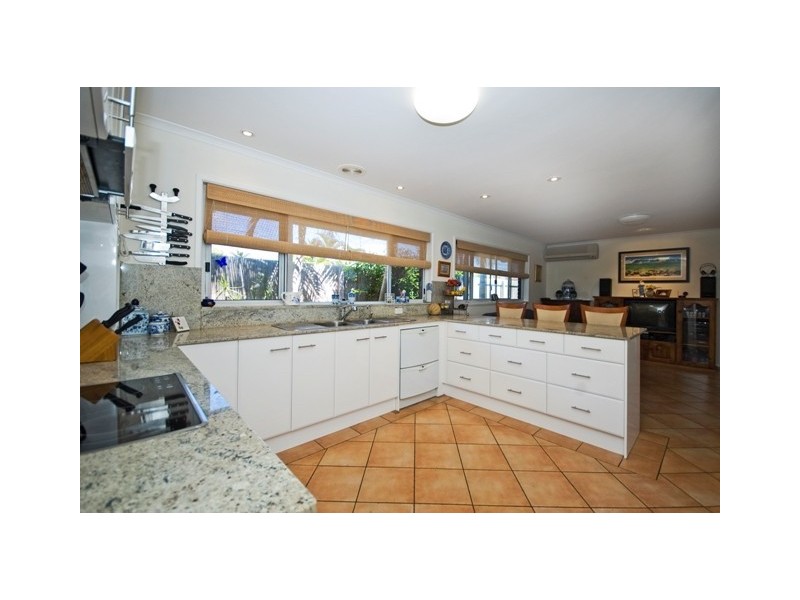 11 Daru Avenue, Runaway Bay QLD 4216