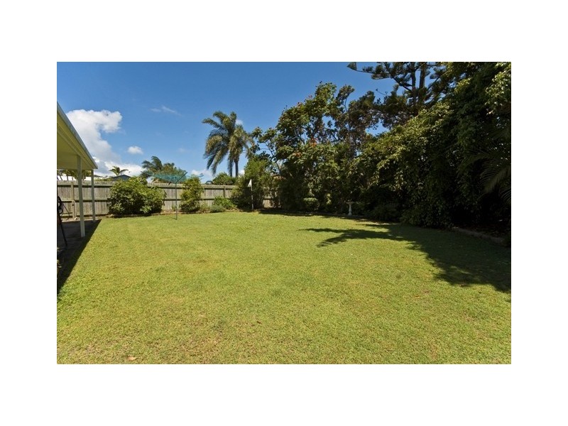 11 Daru Avenue, Runaway Bay QLD 4216