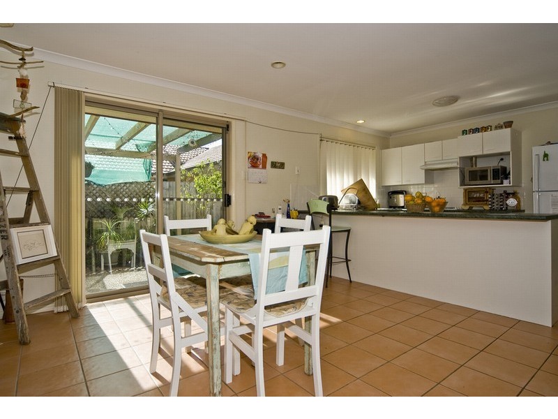 8 Bernini, Coombabah QLD 4216