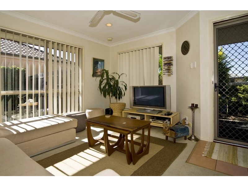 8 Bernini, Coombabah QLD 4216