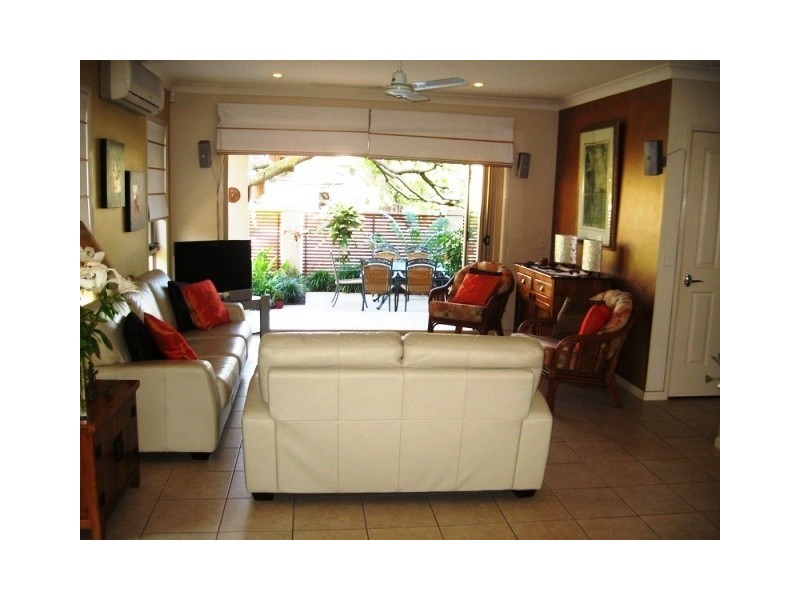 1/162 Muir Street, Labrador QLD 4215