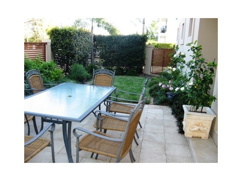 1/162 Muir Street, Labrador QLD 4215