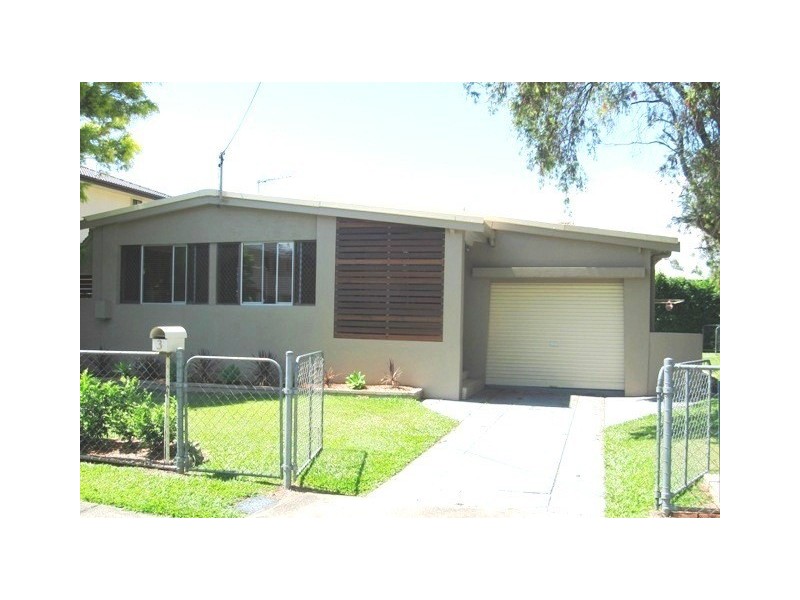 3 Thelma Ave, Biggera Waters QLD 4216