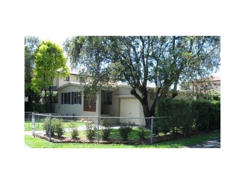 3 Thelma Ave, Biggera Waters QLD 4216