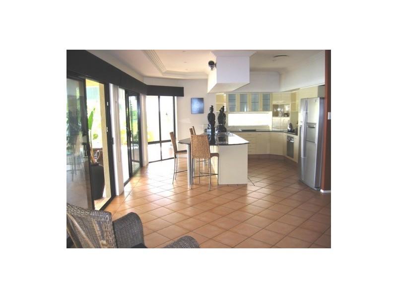 43 Nirvana Court, Runaway Bay QLD 4216