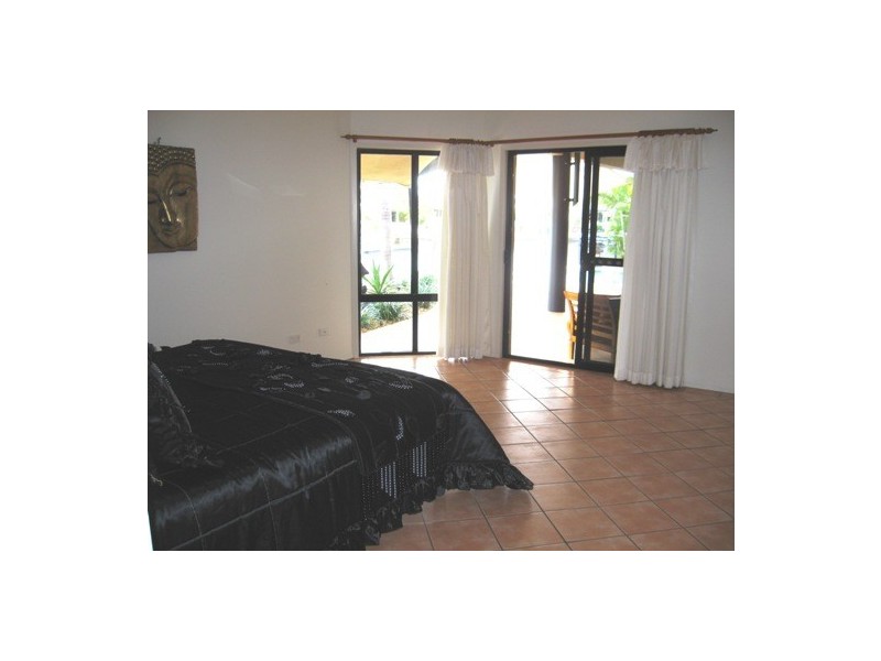 43 Nirvana Court, Runaway Bay QLD 4216