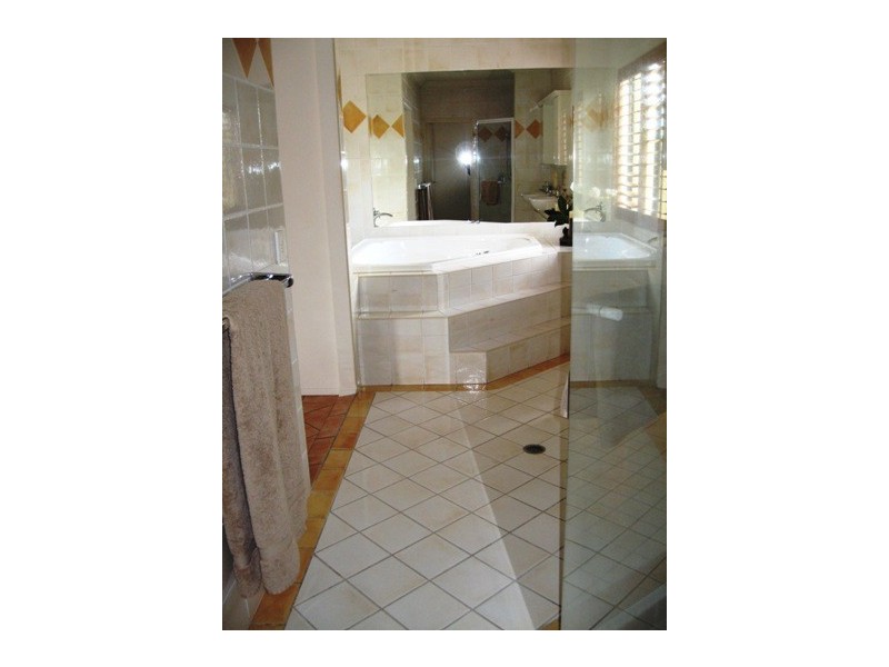 43 Nirvana Court, Runaway Bay QLD 4216