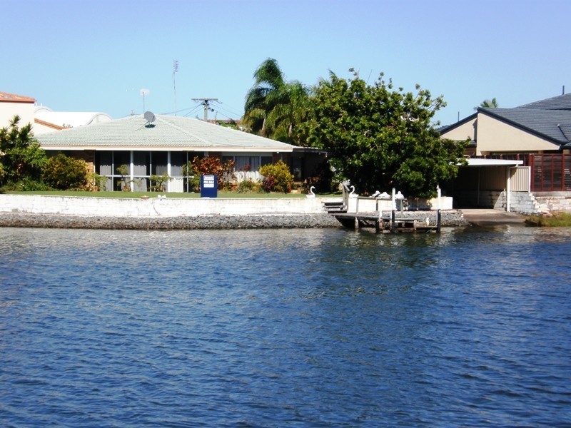 39 Vaggelas Crescent, Biggera Waters QLD 4216