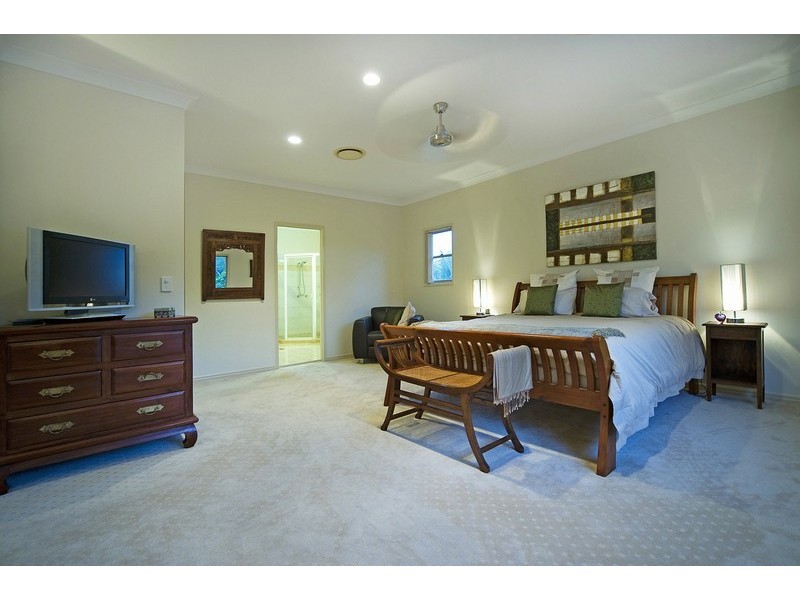 1006 Rosebank Way, Hope Island QLD 4212