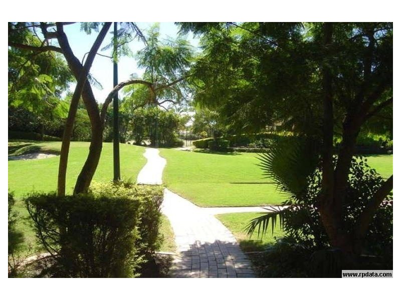 23/23 Santa Barbara Road, Hope Island QLD 4212