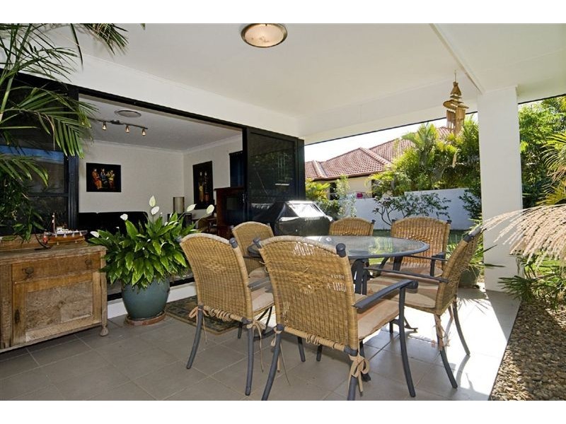 1 Calmwater Crescent, Helensvale QLD 4212