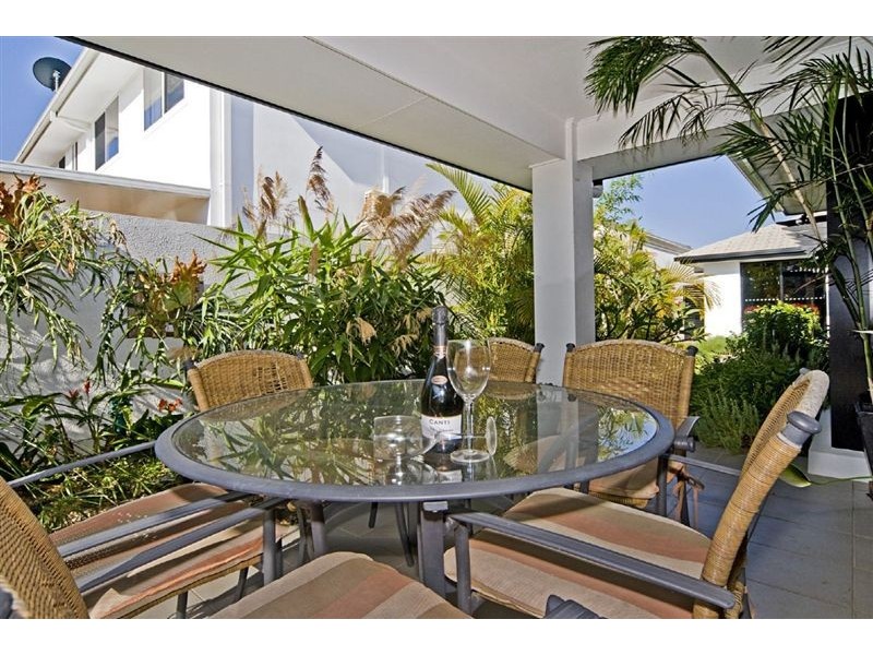 1 Calmwater Crescent, Helensvale QLD 4212